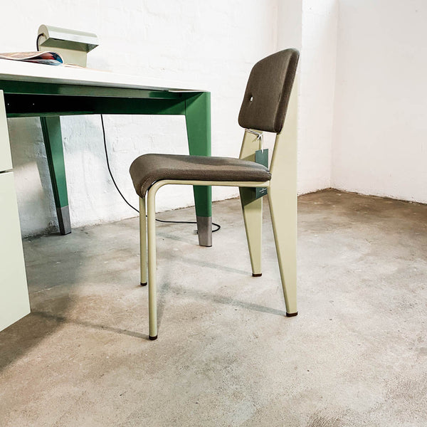Prouvé Standard Chair SR Raw Edition- Stoff grau/grün