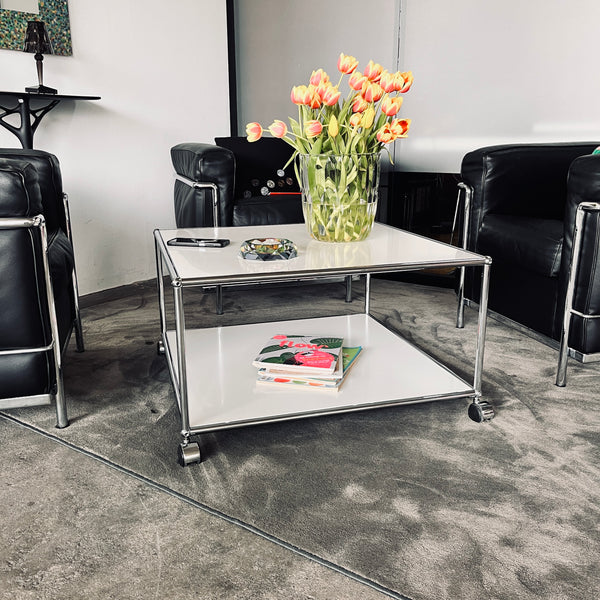 USM Haller - Beistelltisch - 75 cm x 75 cm - weiß - gebrauchter TOP Zustand