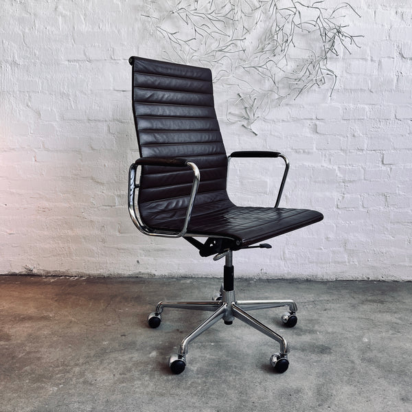 Vitra - EA 119 Alu Chair - Bürodrehstuhl - Leder braun - Charles & Ray Eames - guter gebrauchter Zustand