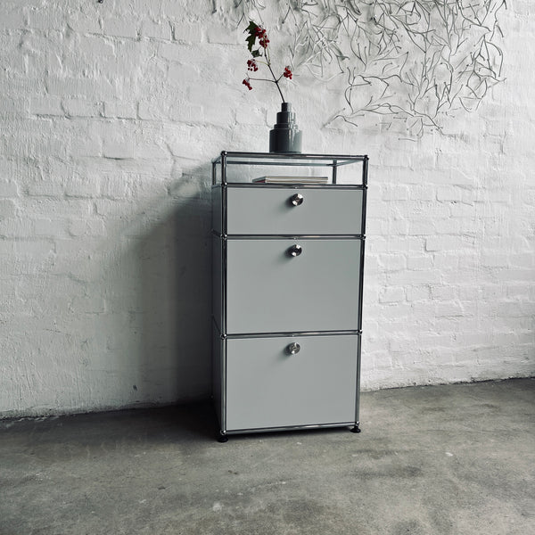 USM Haller - Highboard 1x4 - 2 Klappen, 1 Schublade und 1 offenes Fach - lichtgrau - gebrauchter TOP Zustand