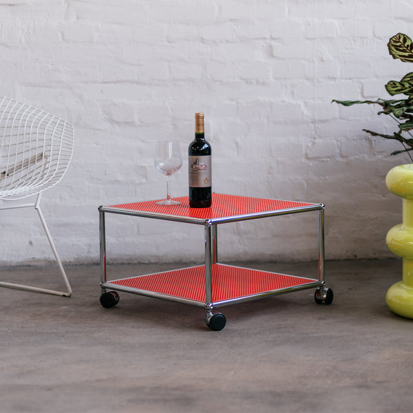USM Haller - Beistelltisch - 52 x 52 cm - orange perforiert - gebrauchter TOP Zustand