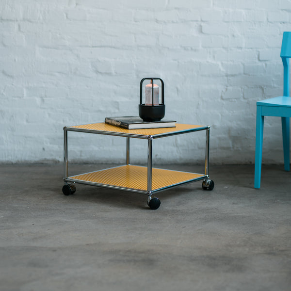 USM Haller - Beistelltisch - 52 x 52 cm - gelb perforiert - gebrauchter TOP Zustand
