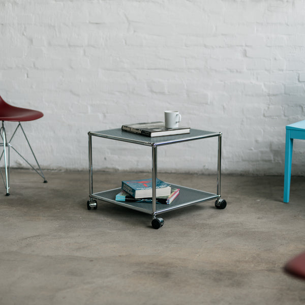USM Haller - Beistelltisch - 52 x 52 cm - mittelgrau perforiert - gebrauchter TOP Zustand