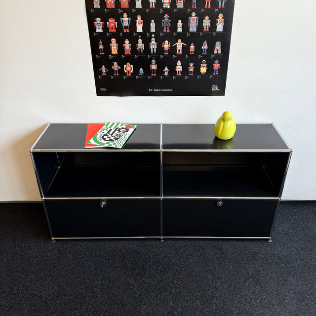 USM Haller - Sideboard - Schwarz - Vier Fächer