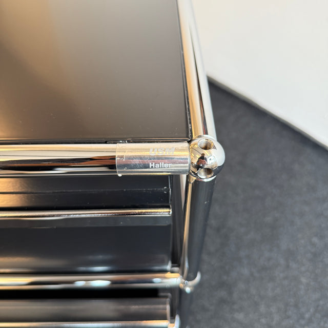 USM Haller - Rollcontainer - Schwarz - Drei A6 Schubladen