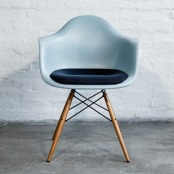 Eames Plastic Armchair DAW - eisgrau