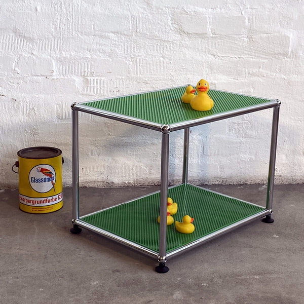 USM Haller Beistelltisch in grün perforiert