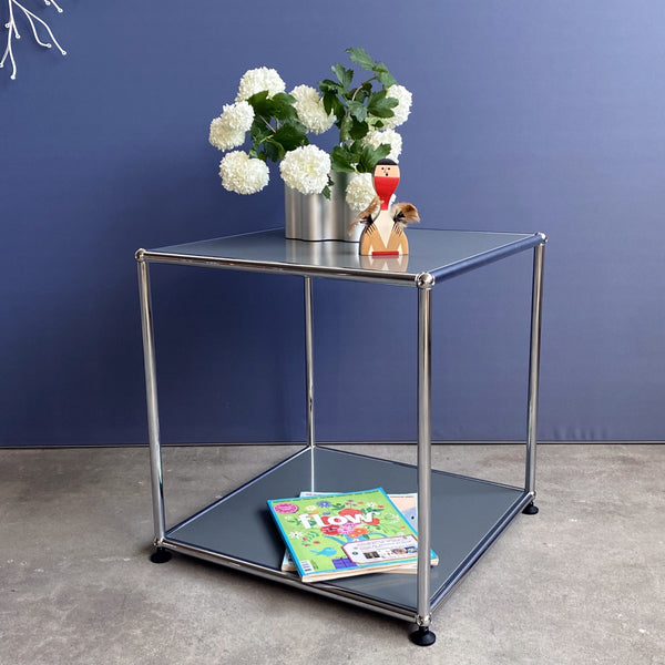 USM Haller Beistelltisch in mittelgrau