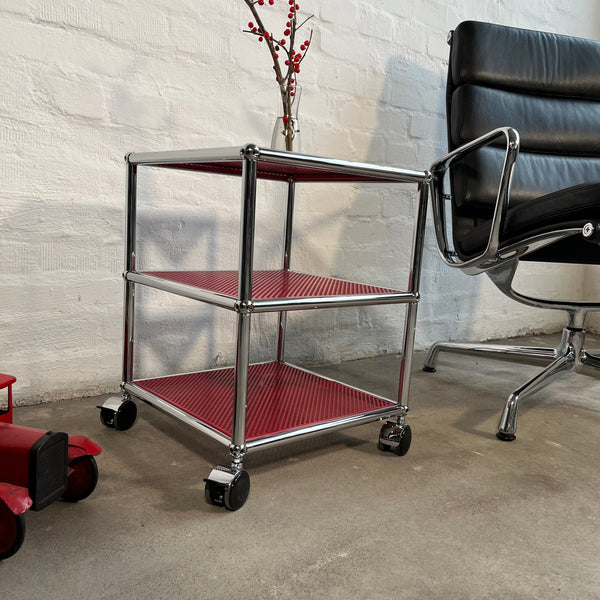 USM Haller - Beistellrollwagen - rot perforiert