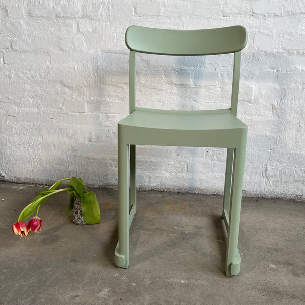 Artek Artelier Chair in Buche grün lackiert