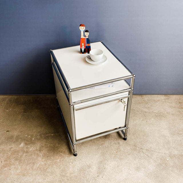 USM Haller - Nachtschränkchen - weiß