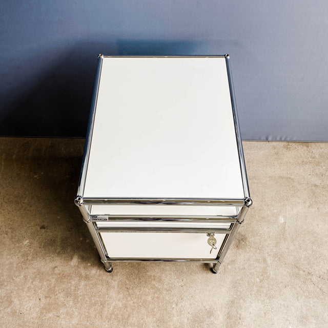 USM Haller - Nachtschränkchen - weiß