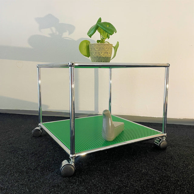 USM Haller - Beistelltisch - grün perforiert