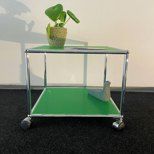 USM Haller - Beistelltisch - grün perforiert