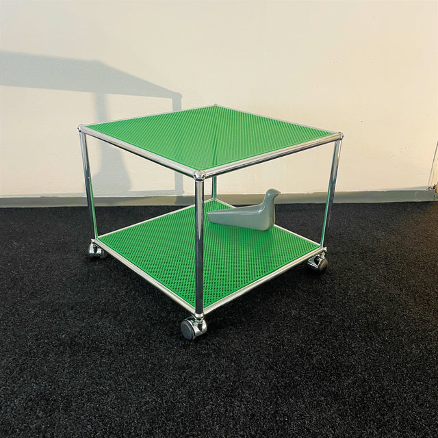 USM Haller - Beistelltisch - grün perforiert