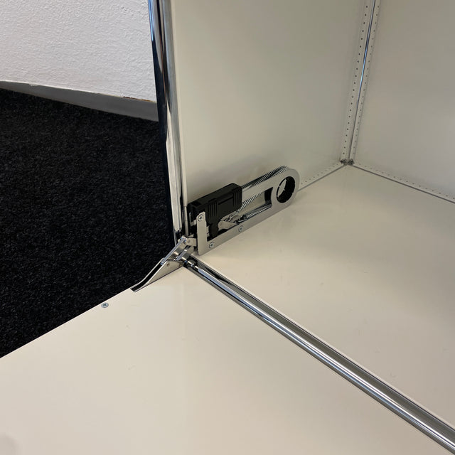USM Haller Regal - weiß - Klapptür - gebrauchte TOP Qualität