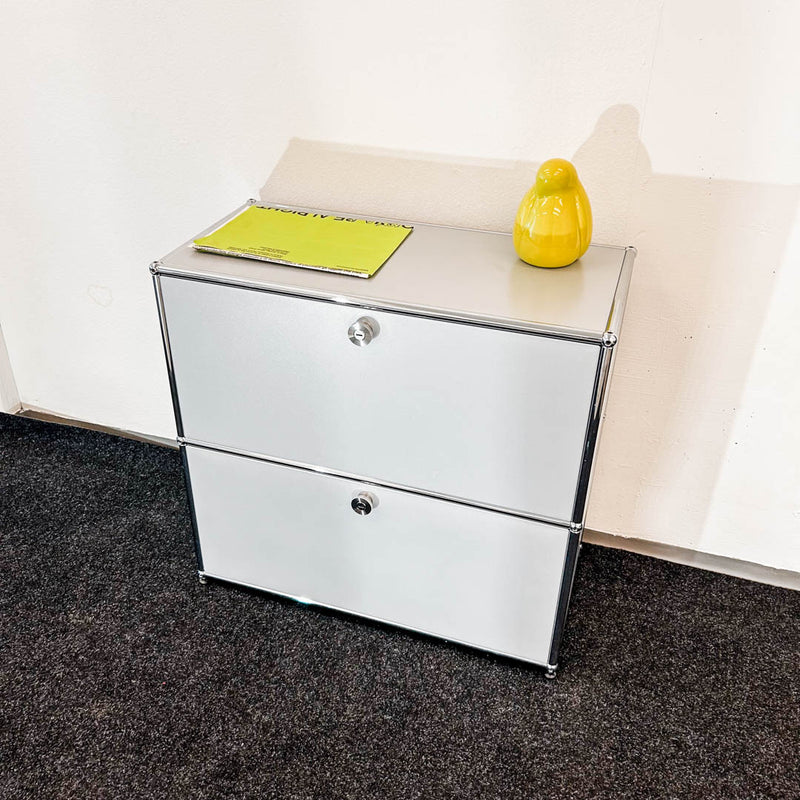 USM Haller - Sideboard - Mattsilber - Zwei Fächer - Klapptüren