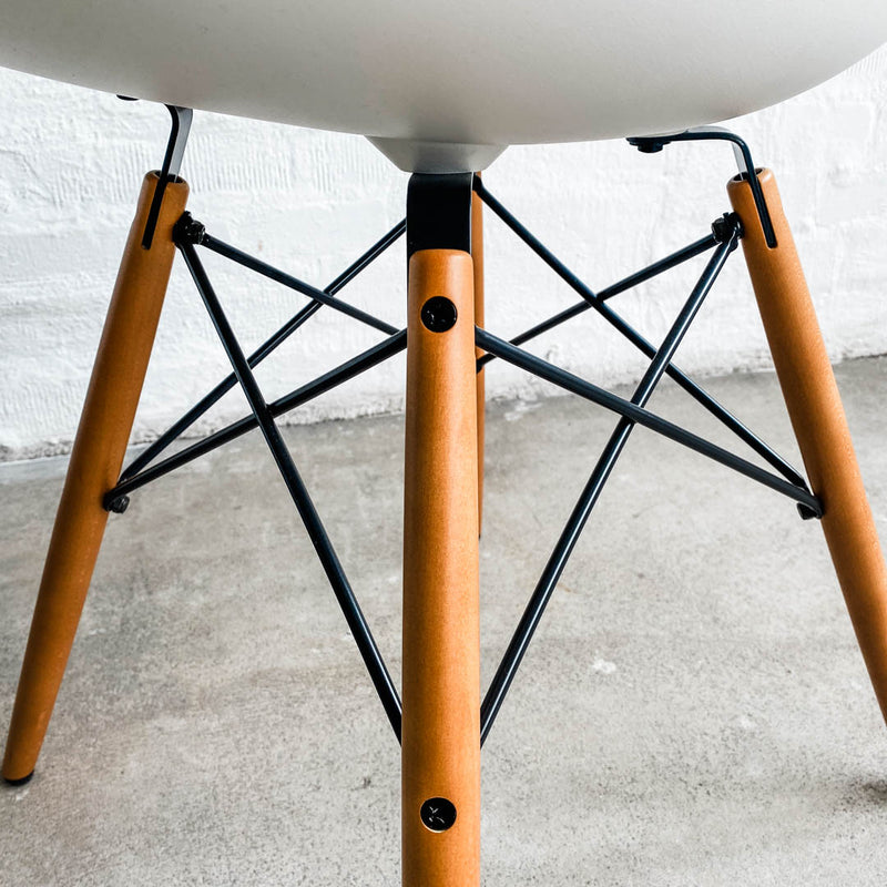 DSW Eames Plastic Side Chair - weiß