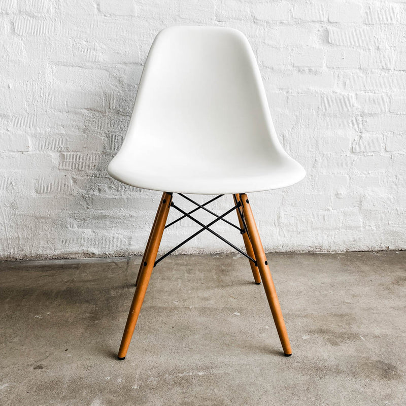 DSW Eames Plastic Side Chair - weiß