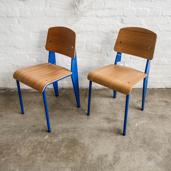 Prouvé Standard Chair - Eiche natur/Bleu Marcoule
