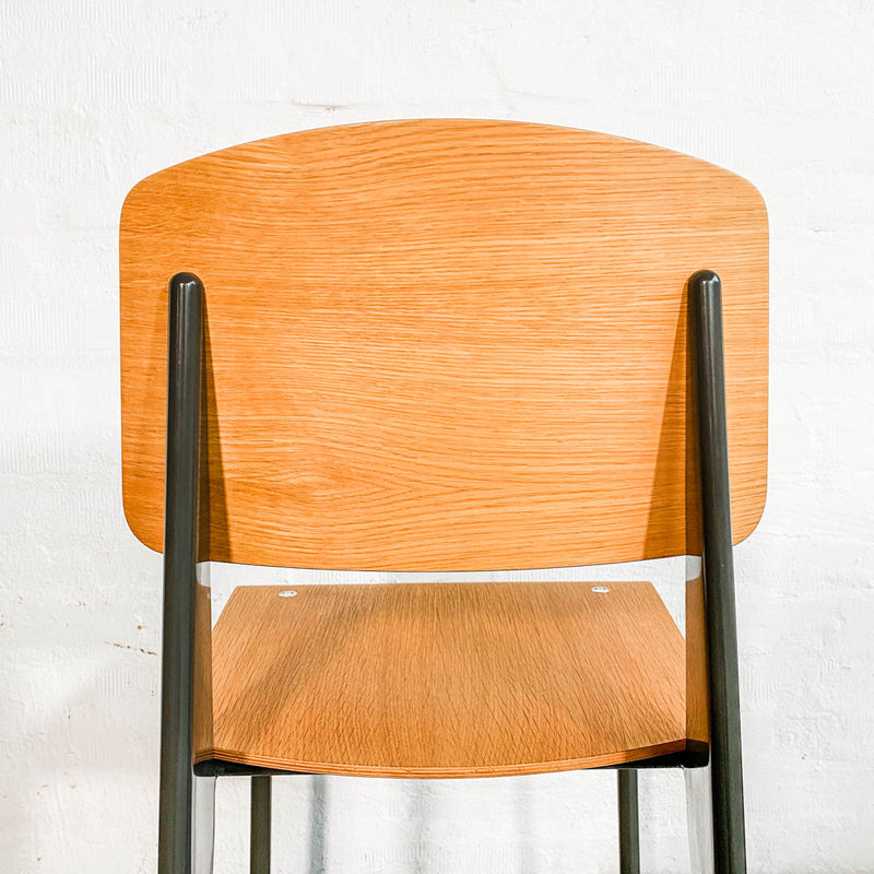 Prouvé Standard Chair Raw Edition- Eiche natur/dunkelgrau