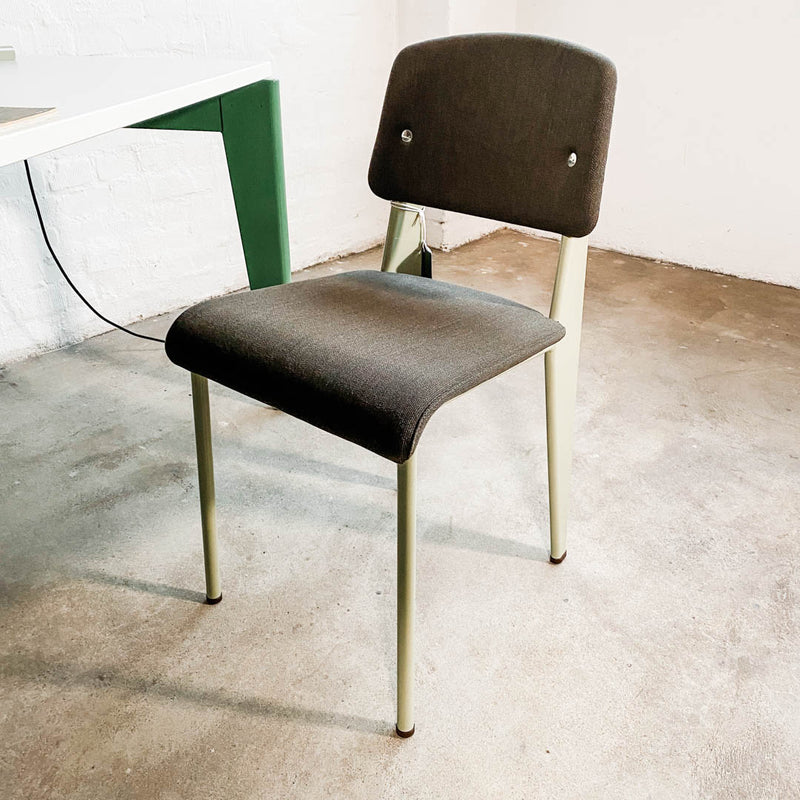 Prouvé Standard Chair SR Raw Edition- Stoff grau/grün