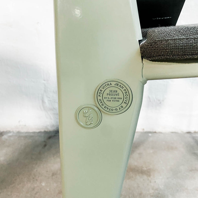Prouvé Standard Chair SR Raw Edition- Stoff grau/grün