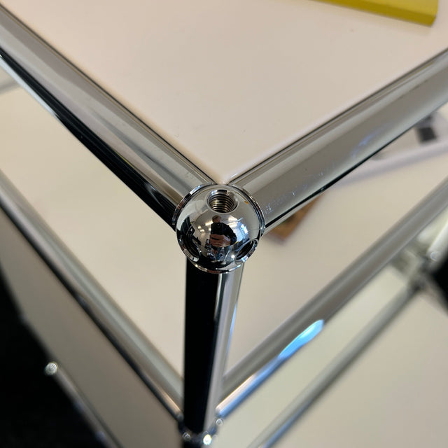 USM Haller - Nachtschränkchen - weiß