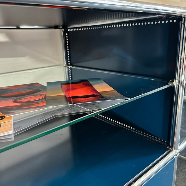 USM Haller - Sideboard/Vitrine - stahlblau