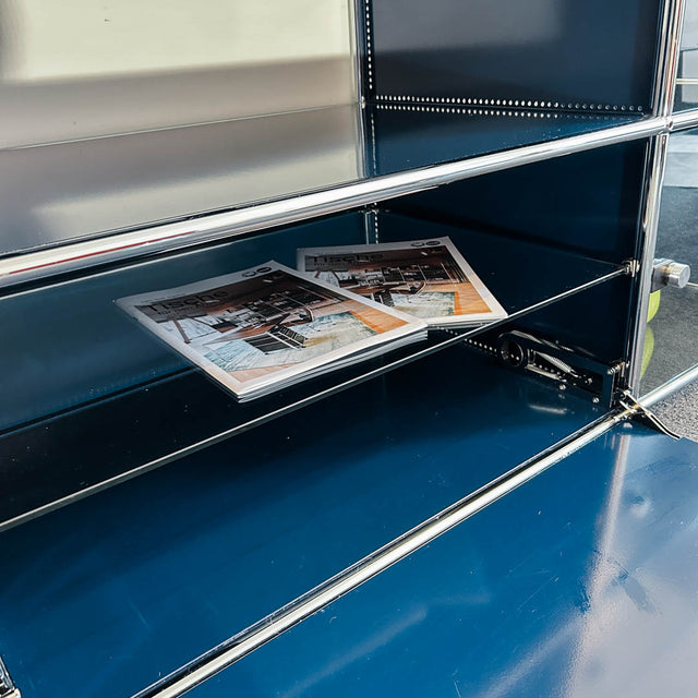 USM Haller - Sideboard/Vitrine - stahlblau