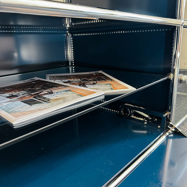 USM Haller - Sideboard/Vitrine - stahlblau