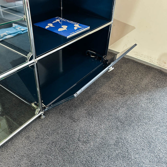 USM Haller - Sideboard/Vitrine - stahlblau