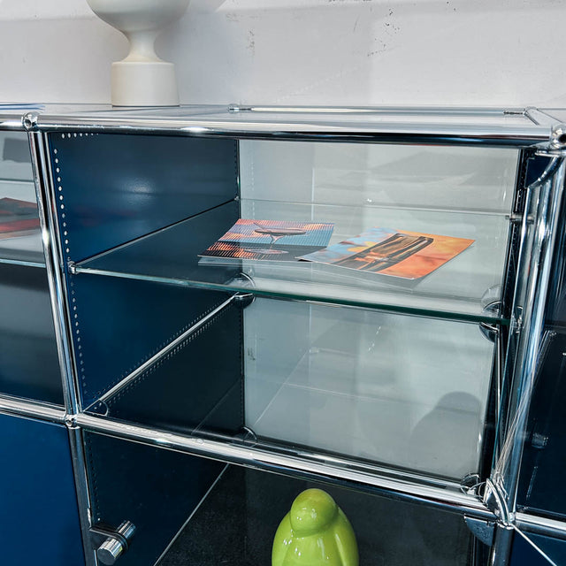 USM Haller - Sideboard/Vitrine - stahlblau