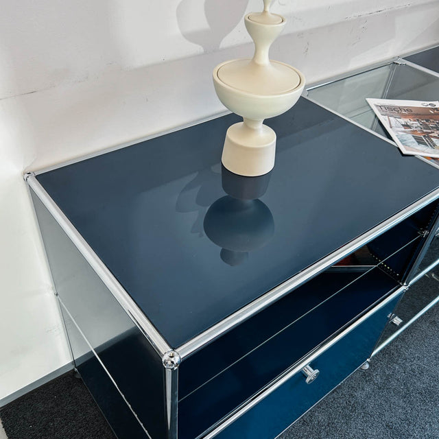 USM Haller - Sideboard/Vitrine - stahlblau