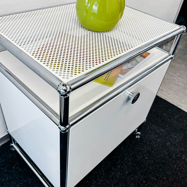 USM Haller - Nachtschränkchen - weiß