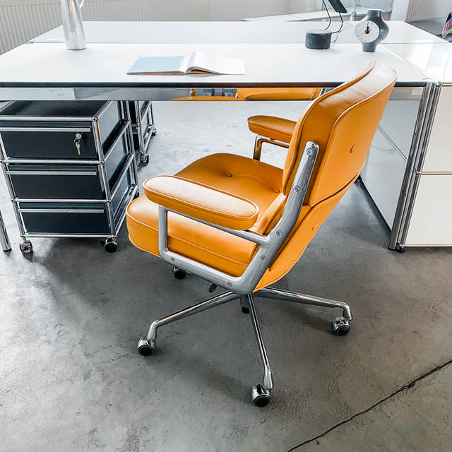 Vitra - Eames Lobby Chair ES 104 - Curry