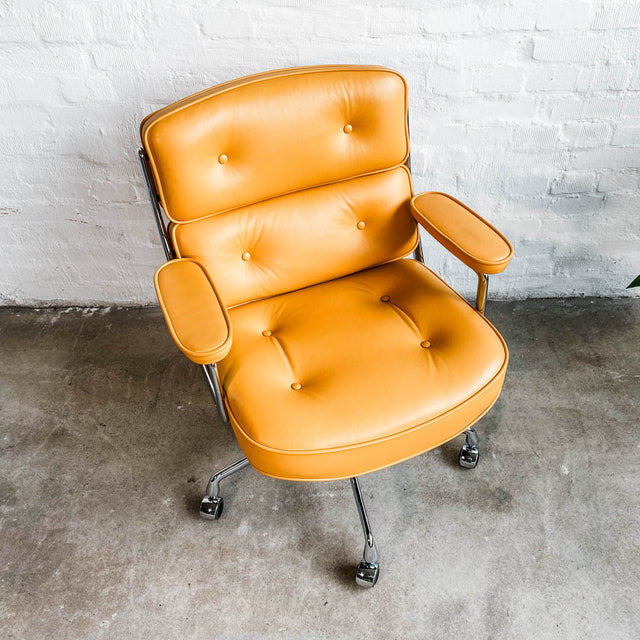 Vitra - Eames Lobby Chair ES 104 - Curry