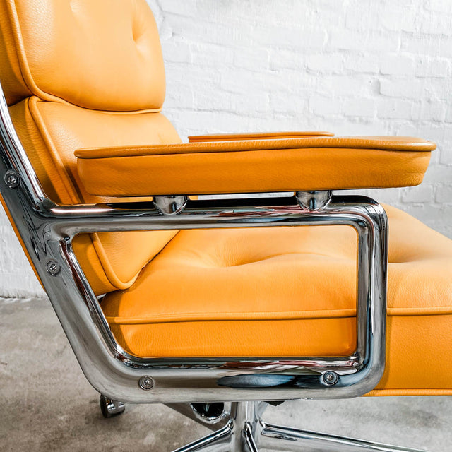 Vitra - Eames Lobby Chair ES 104 - Curry