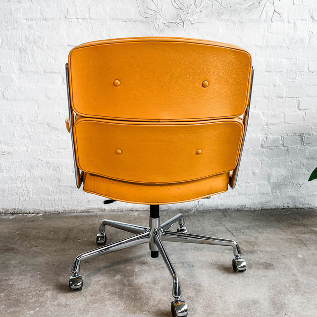 Vitra - Eames Lobby Chair ES 104 - Curry