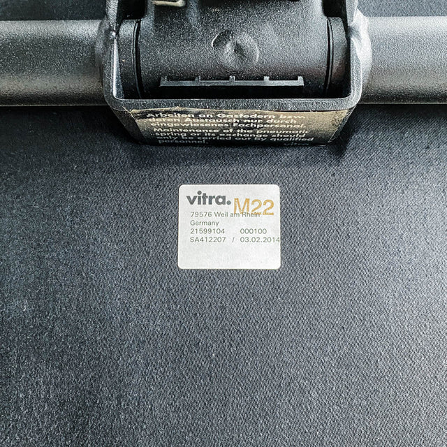 Vitra - Eames Lobby Chair ES 104 - Curry