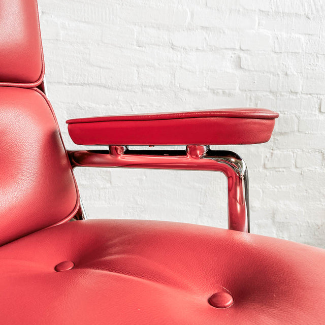 Vitra - Eames Lobby Chair ES 104 - Red Stone