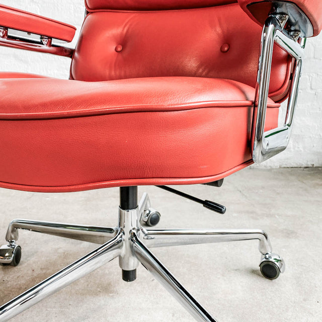 Vitra - Eames Lobby Chair ES 104 - Red Stone