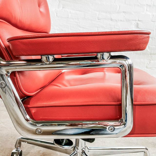 Vitra - Eames Lobby Chair ES 104 - Red Stone