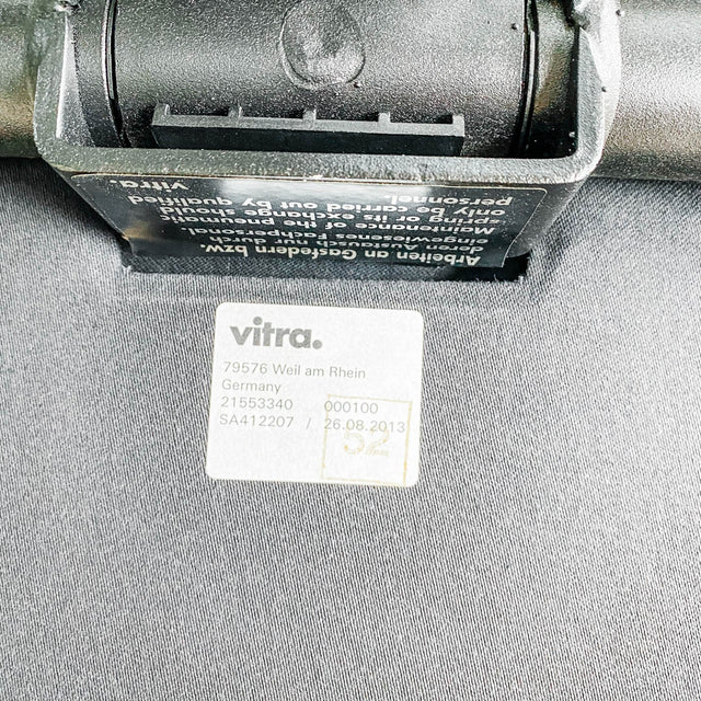 Vitra - Eames Lobby Chair ES 104 - Red Stone