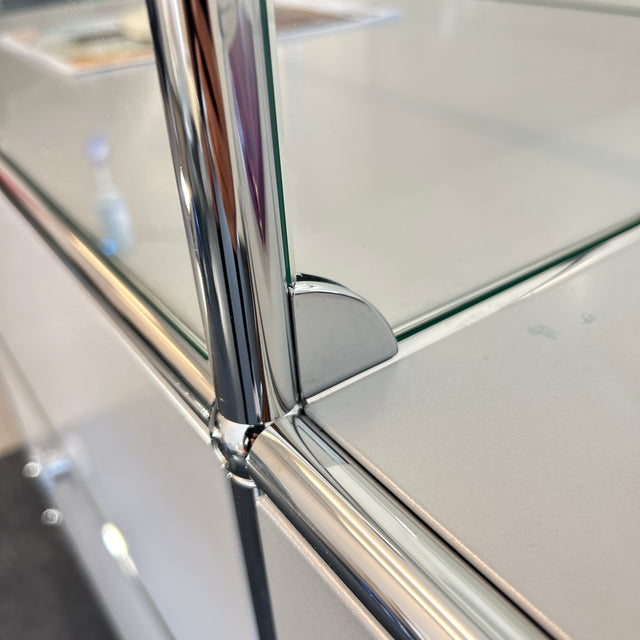 USM Haller - Sideboard/Vitrine - mattsilber - gebrauchter TOP Zustand