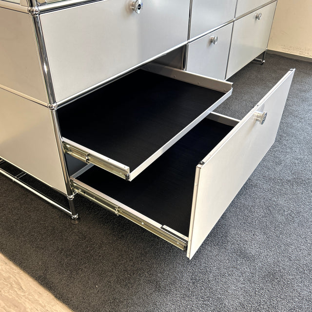 USM Haller - Sideboard/Vitrine - mattsilber - gebrauchter TOP Zustand