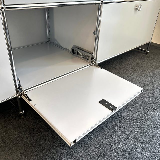 USM Haller - Sideboard/Vitrine - mattsilber - gebrauchter TOP Zustand