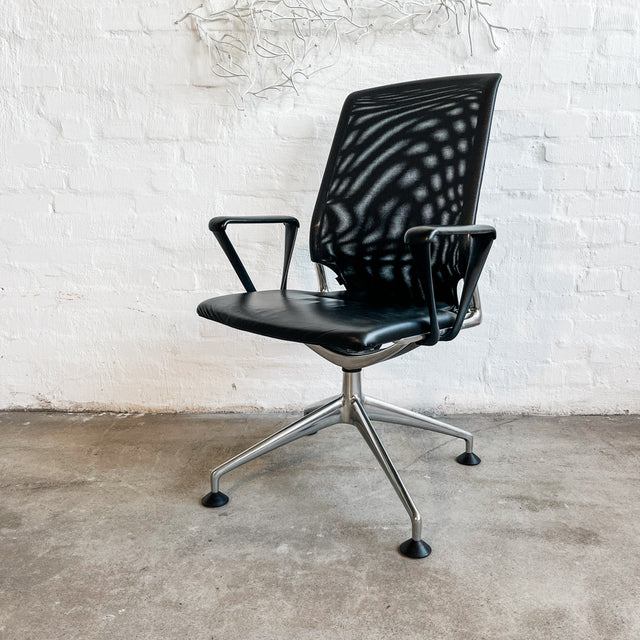 Vitra - Meda Chair - Konferenzsessel - schwarz