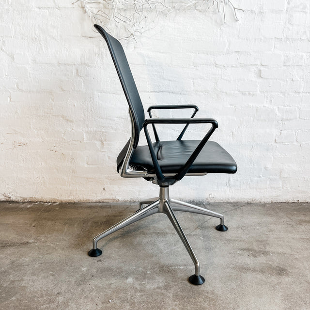 Vitra - Meda Chair - Konferenzsessel - schwarz