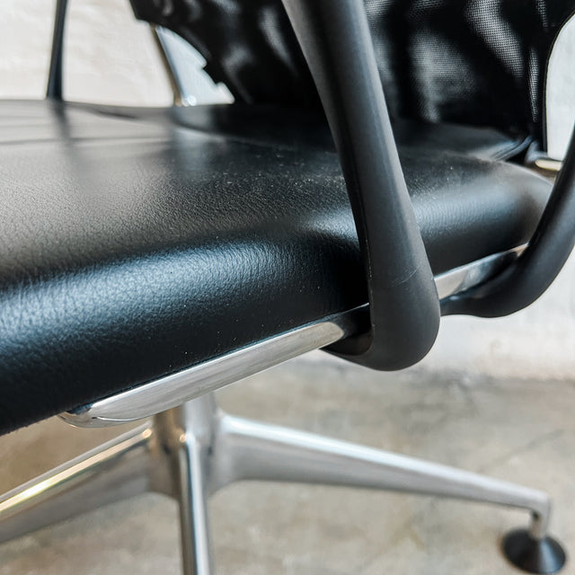 Vitra - Meda Chair - Konferenzsessel - schwarz